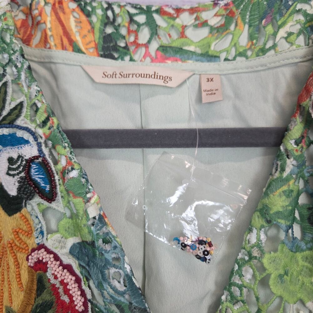 Green Multicolor Embroidered Cropped Jacket - Picture 6 of 15